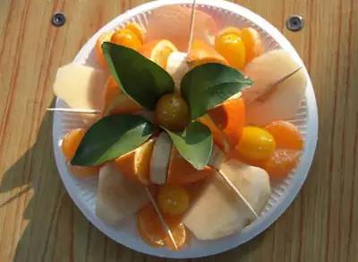 清爽夏日，水果拼盤的魅力